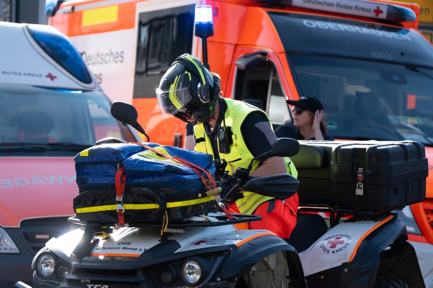 Helfer der DRK Bereitschaft Weeze auf dem Quad
